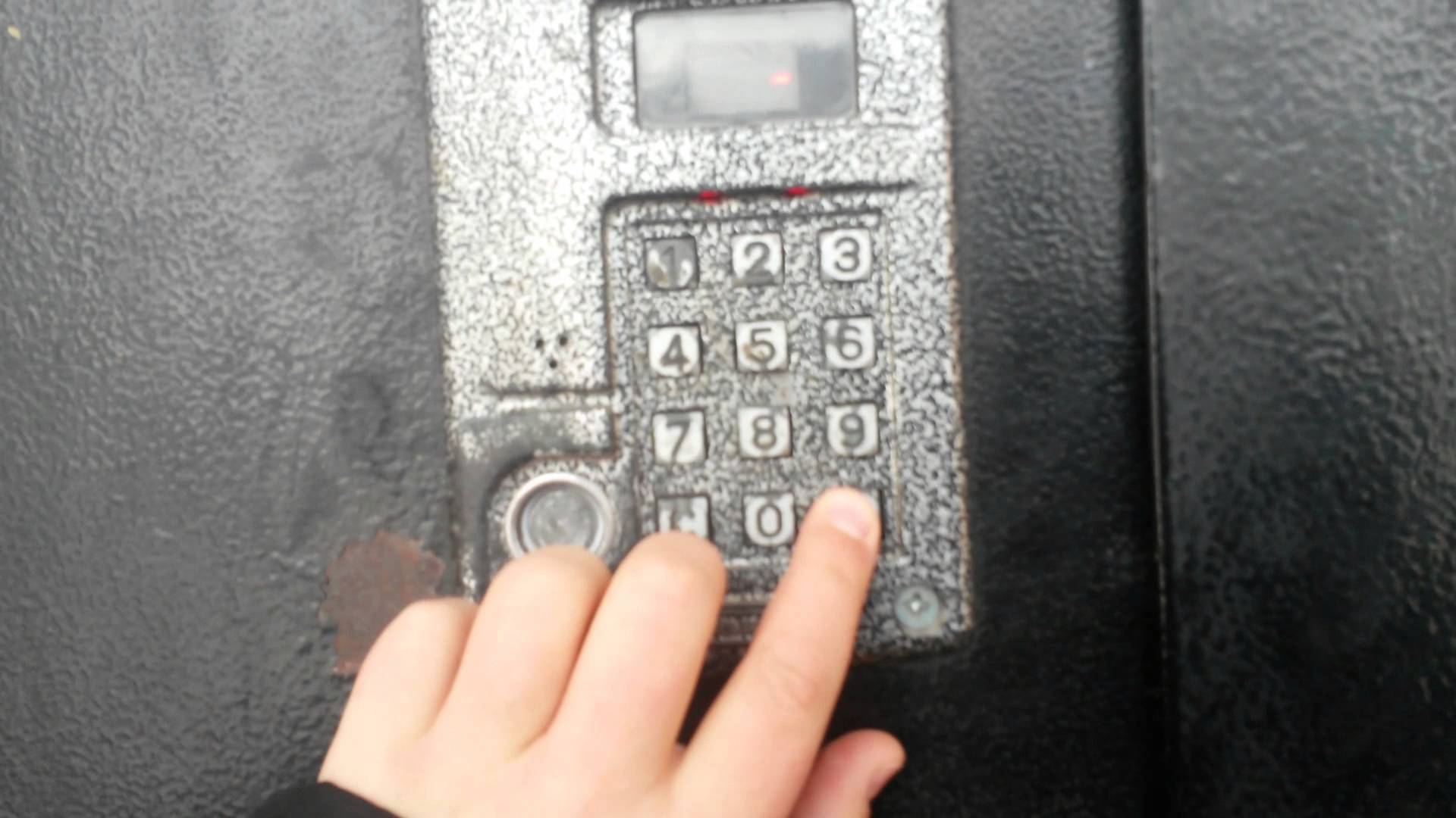 Открыть домофон без ключа, не повредив устройство? Это возможно!