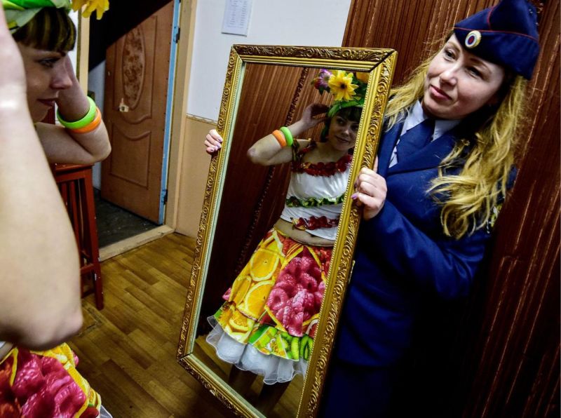 Показ мод прошел в женской тюрьме!