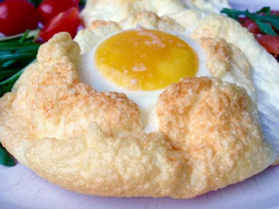 Яичница в облаках - очень вкусно!