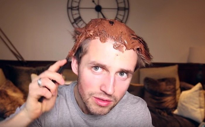 Зачем модные девушки делают маски из Nutella?