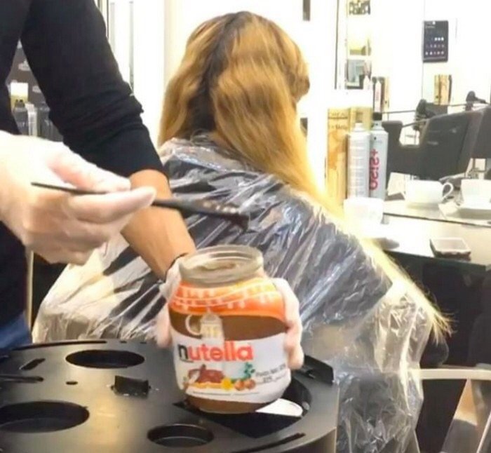 Зачем модные девушки делают маски из Nutella?
