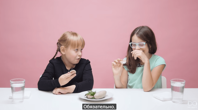 Дети пробуют еду из СССР и оказалось, что не все из них знакомы с ней