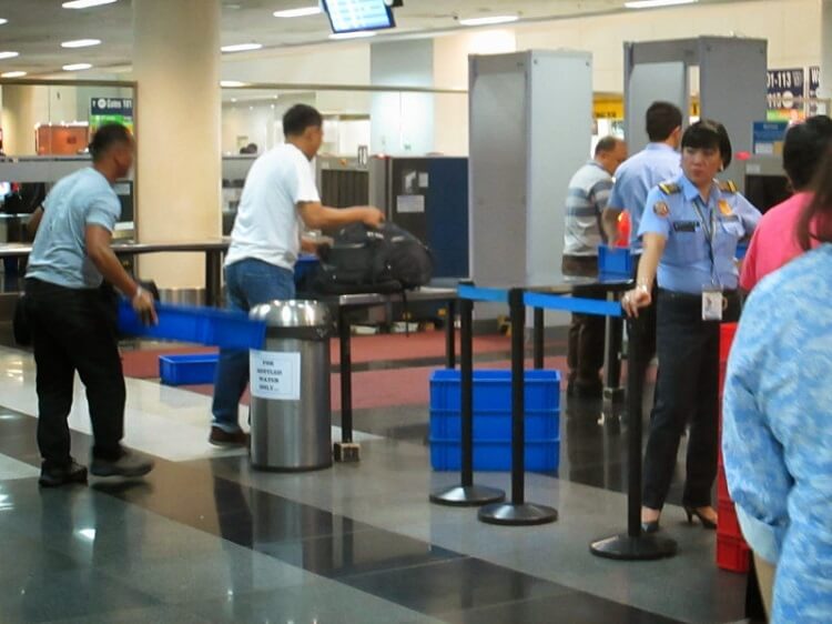 Всем туристам нужно знать о новой схеме мошенничества в аэропортах – будьте предельно осторожны