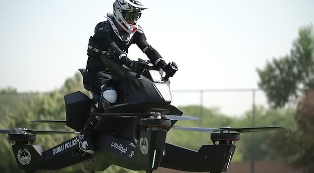 Копов в Дубае уже обучают управлять летающими «мотоциклами» за 150 тысяч долларов