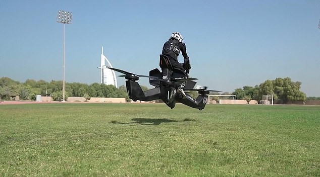 Копов в Дубае уже обучают управлять летающими «мотоциклами» за 150 тысяч долларов