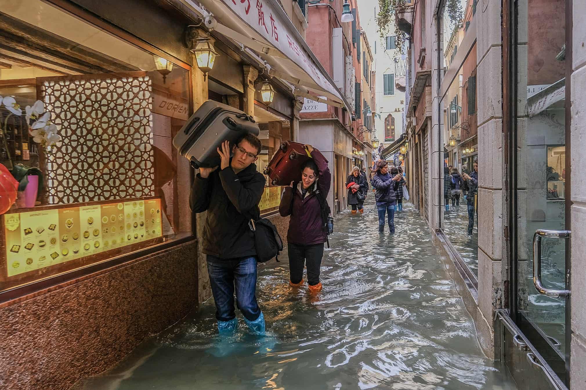 Неужели Венеция медленно уходит под воду? Смотрите новые фото