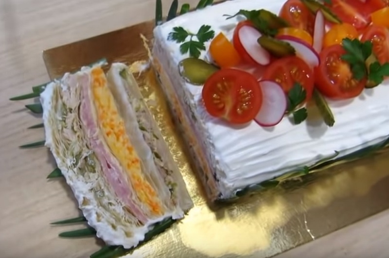 Оригинальный и необычный закусочный торт из слоеного теста