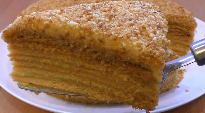 Готовим всеми обожаемый легендарный торт «Пчелка» - режется, словно масло, и буквально тает во рту