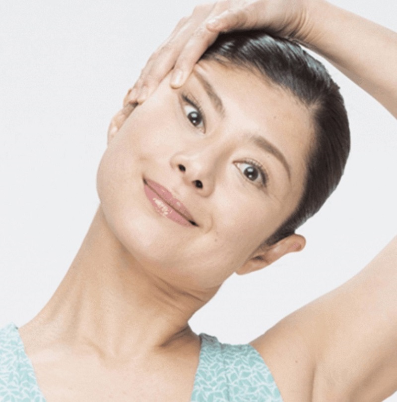 Мамада Йошико рассказывает, как подтянуть лицо, тратя на упражнения по 10 секунд ежедневно
