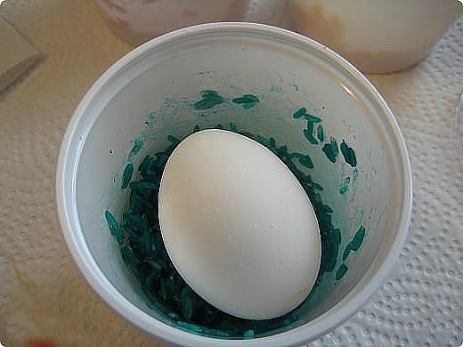 Красим яйца рисом и получаем необычный эффект: несколько минут и красота готова