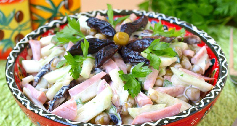 Подборка классных салатов с черносливом для сброса лишних килограммов