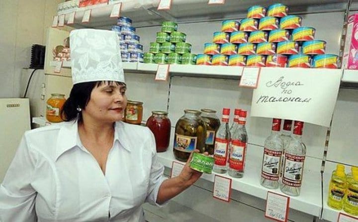 Интересно вспомнить: цены на разные товары в СССР и на что хватало зарплаты обычного человека (+фото)