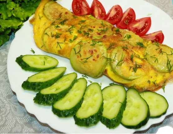 Достаточно взять 1 кабачок и 3 яйца, чтобы приготовить вкусный завтрак – так кабачки вы точно еще не готовили